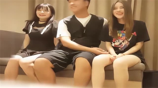 小宝寻花激情双飞，苏杭白皙女神欲火难耐！